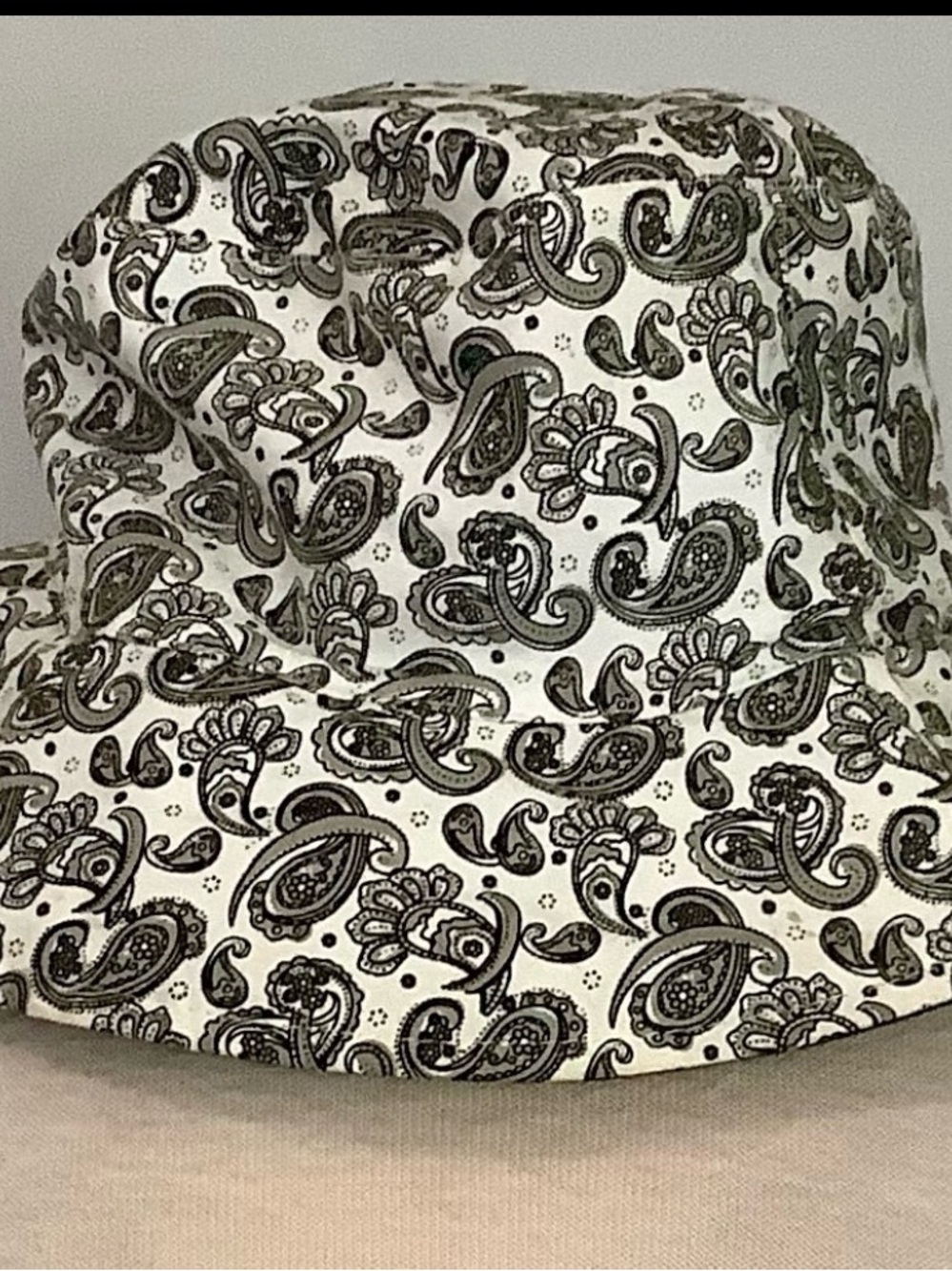 Women's Black & White Paisley Bucket Hat